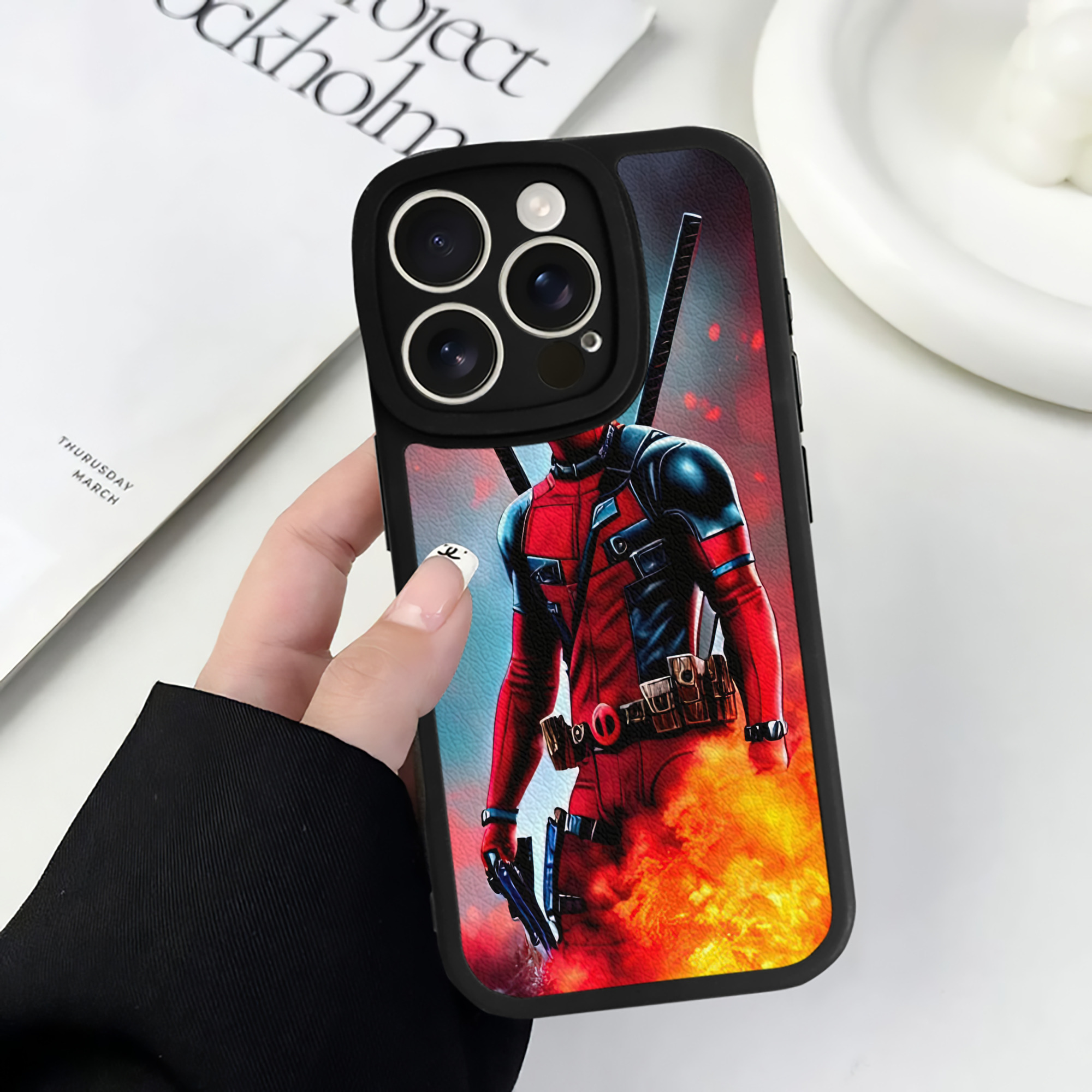 （画像用） Deadpool デッドプール 【iPhone 16シリーズ対応】シリコンスマホケース（レザー調） 材質：シリコン